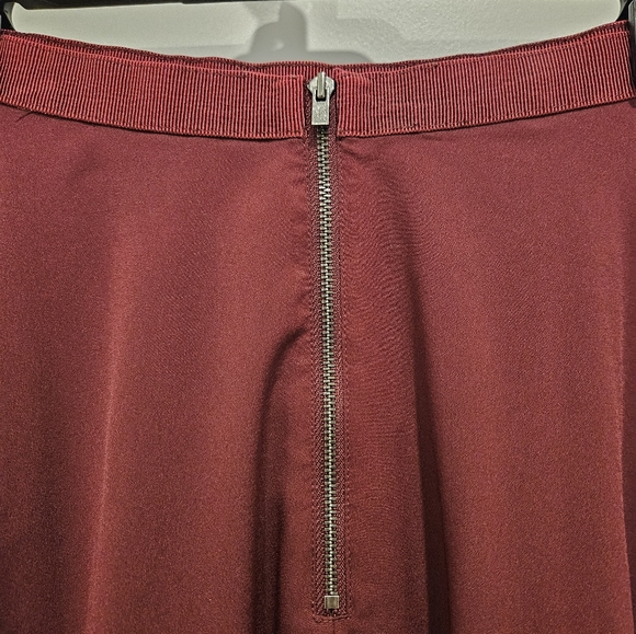 Banana Republic burgundy midi skirt - Picture 2 of 3